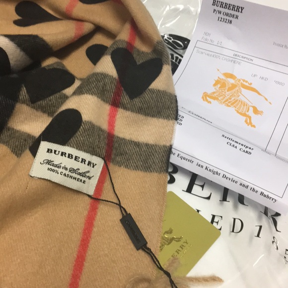 š§£NWT BURBERRY BLACK HEART SCARF š§£ - Picture 2 of 7